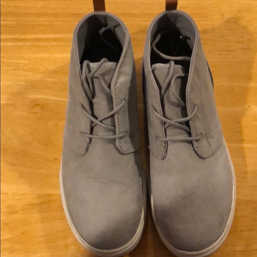 Cat and Jack size 6 shoes